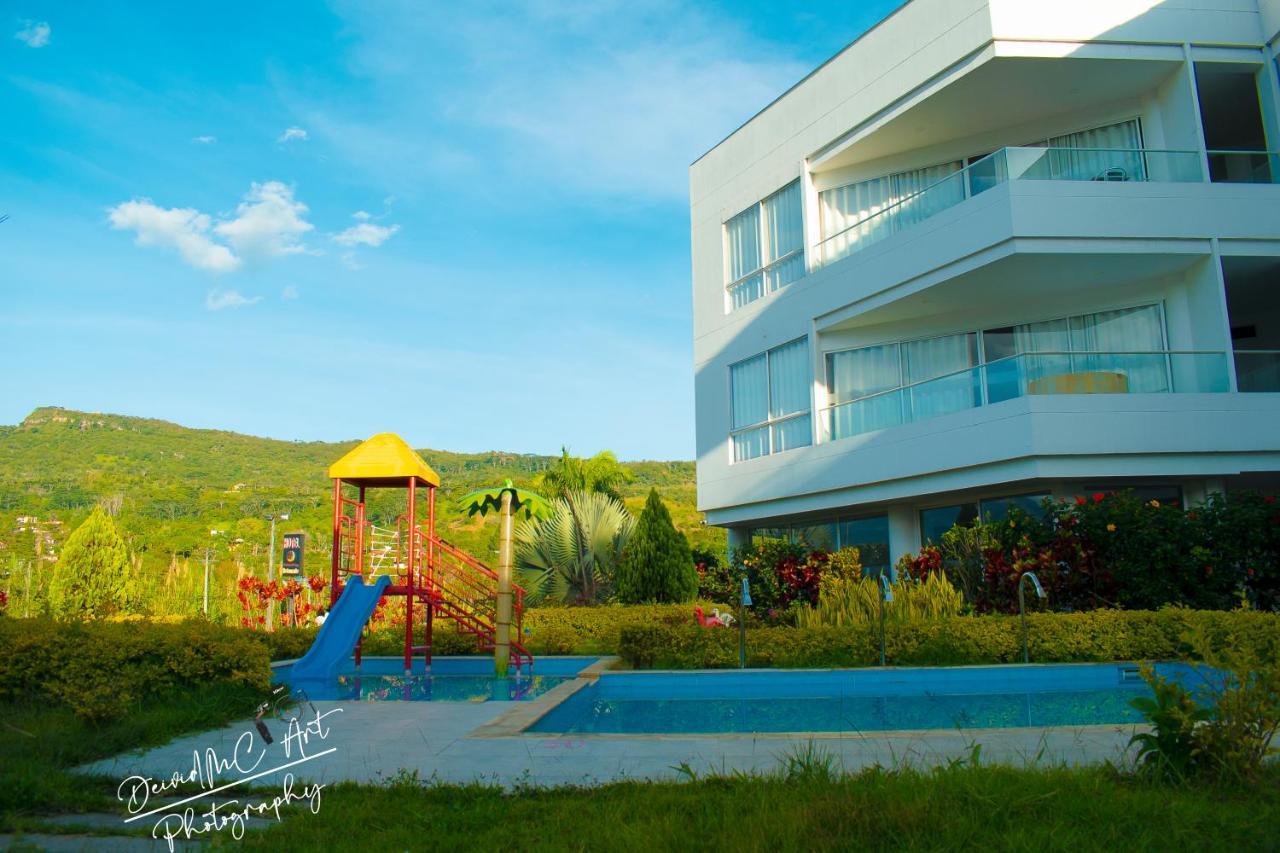 Hotel Palmeras De Luz Moniquira Exterior photo