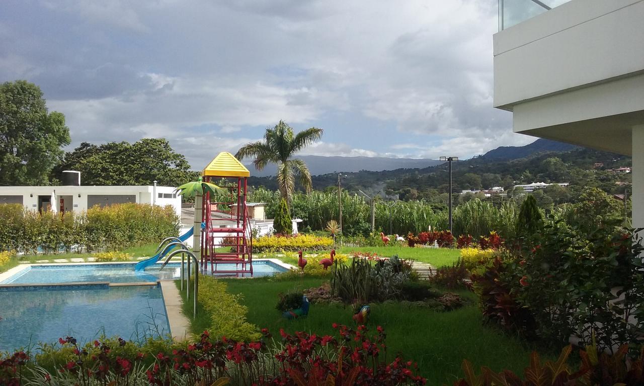 Hotel Palmeras De Luz Moniquira Exterior photo